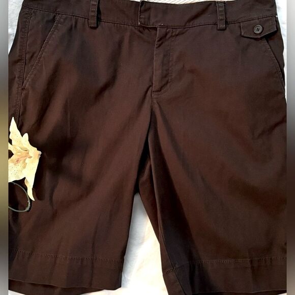 Dockers versatile & comfy Mid-Rise curvy brown shorts! - Picture 7 of 11